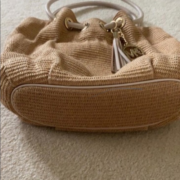 Michael Kors Straw bag with off white leather and gold MK logo and tassel - Picture 3 of 8